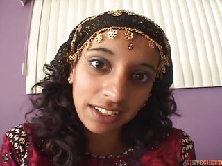 indian slut fills he mouth with cock @ hot indian pov